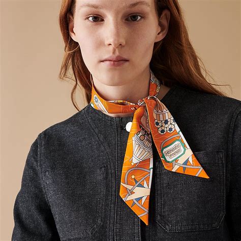 how to style hermes scarf|how to wear hermes twilly.